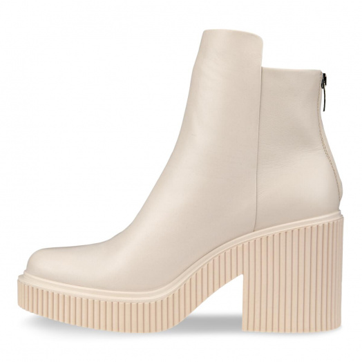 Fluted Heel W